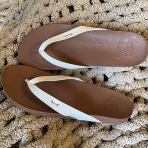 White reef flip-flops size 9